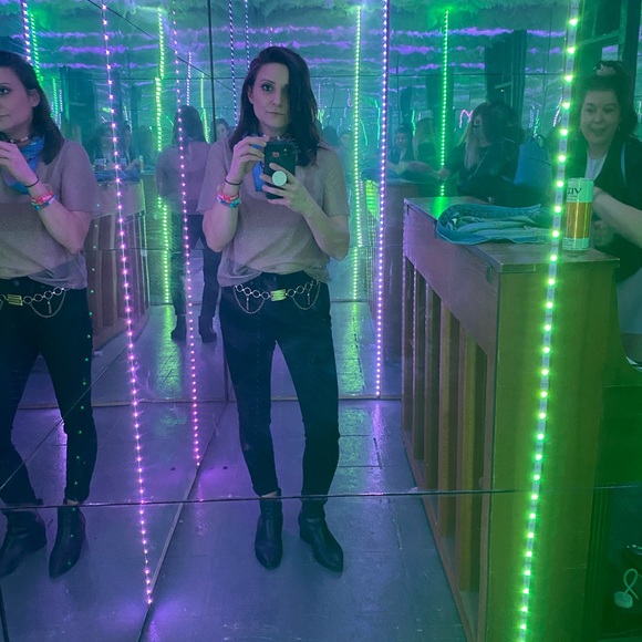 Like this to BOOKMARK my closet - Picture 2 of 5